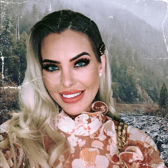 Meet your Posher, Ashlie - Picture 9 of 10